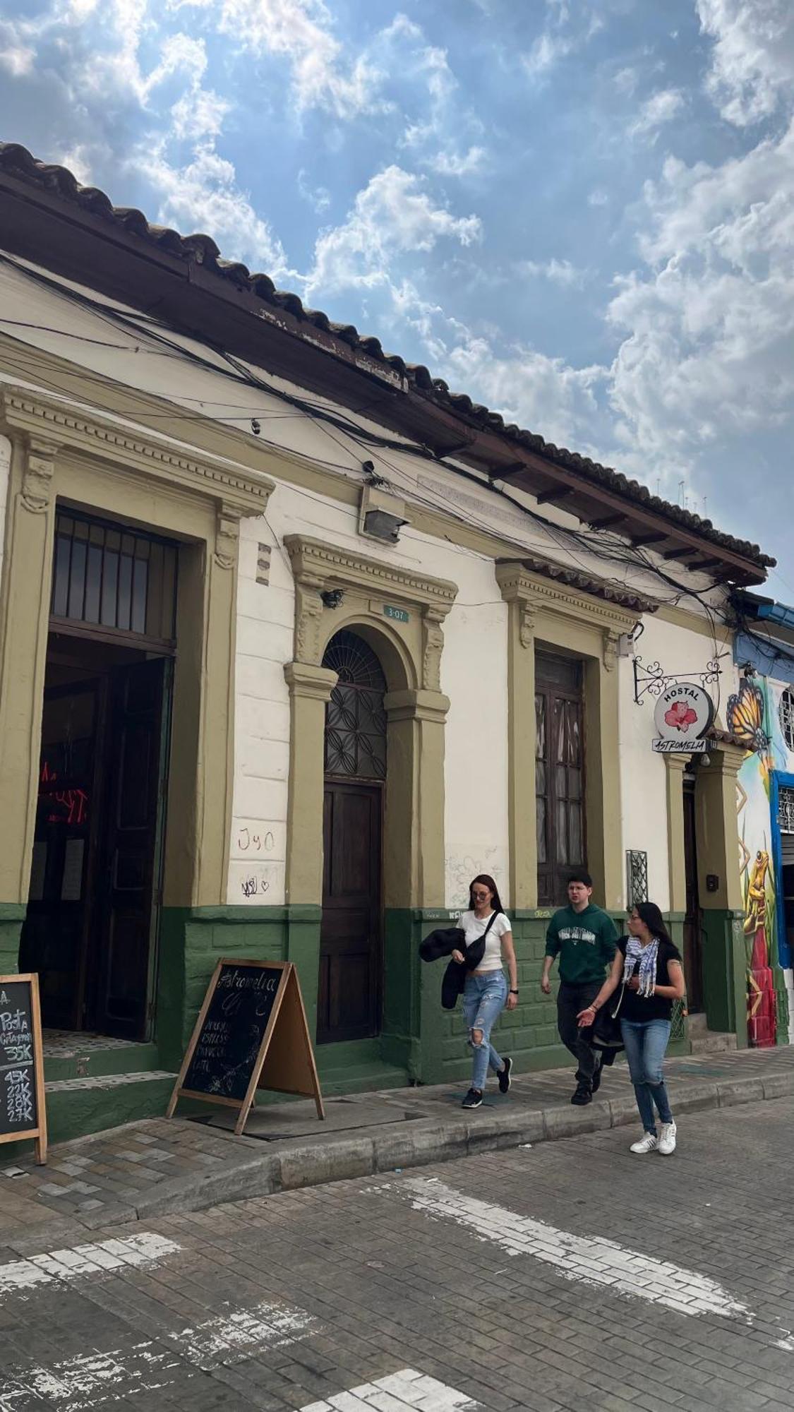 Hostal Casa Astromelia Bogota Bagian luar foto
