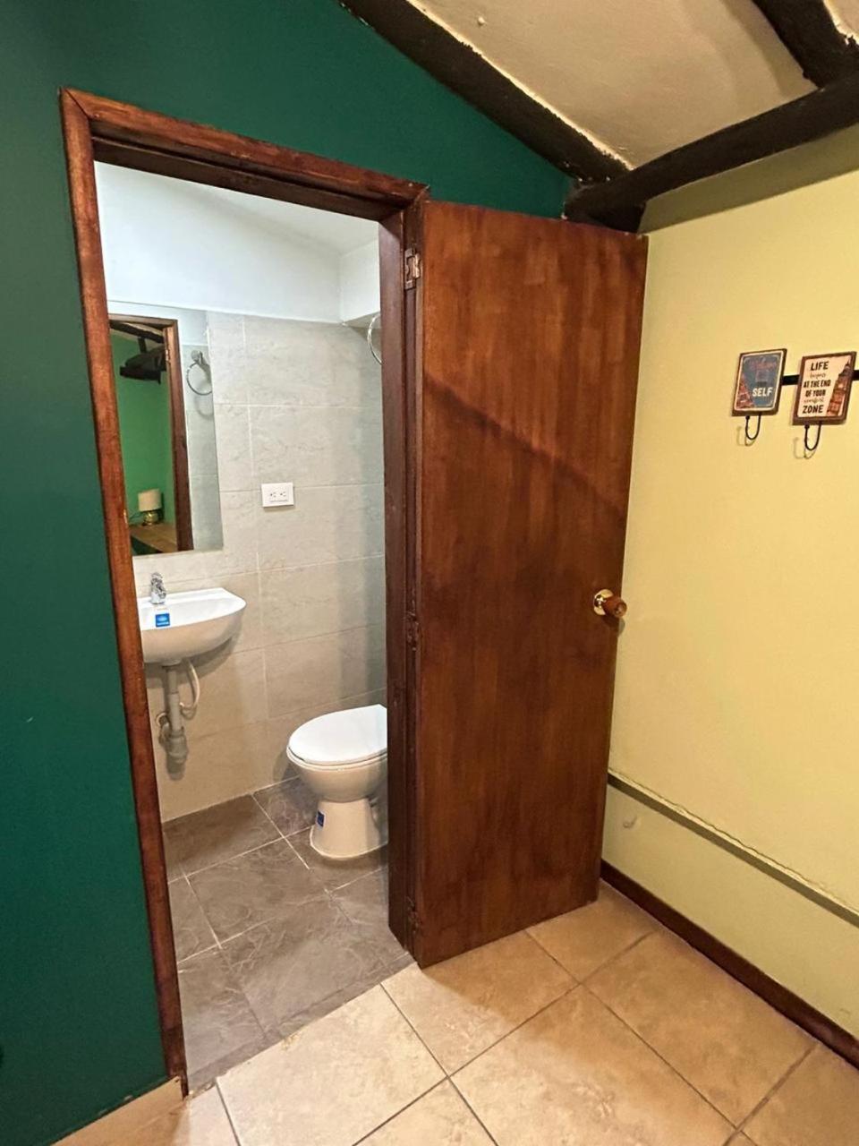 Hostal Casa Astromelia Bogota Bagian luar foto