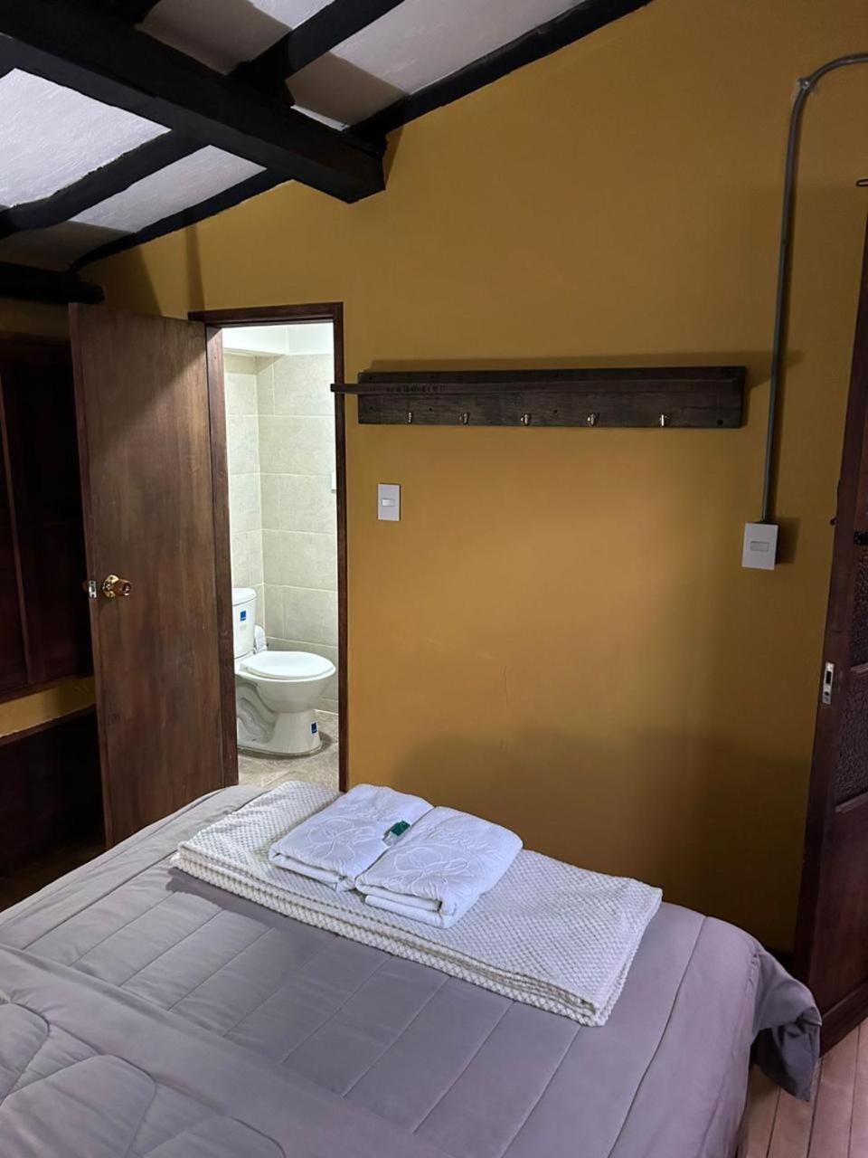 Hostal Casa Astromelia Bogota Bagian luar foto